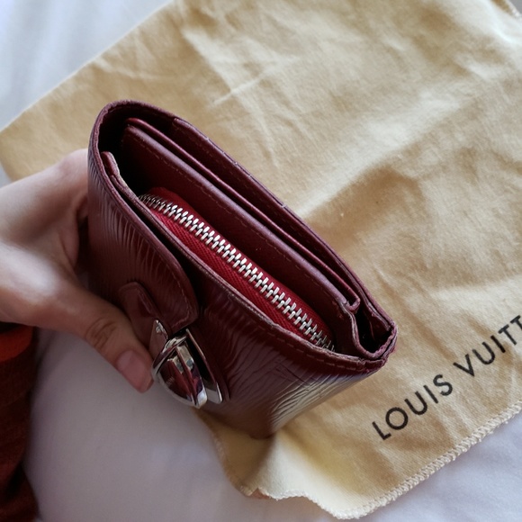 Louis Vuitton Koala wallet with ID slot - Picture 5 of 8